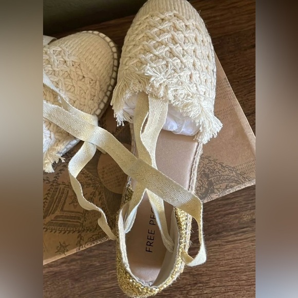 Free People Cream and Gold Espadrilles - Picture 5 of 7